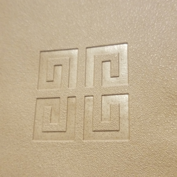 GIVENCHY Crossbody Tan New NWT Tassel Monogram Adjustable Strap Magnet/Zipper - Picture 8 of 17